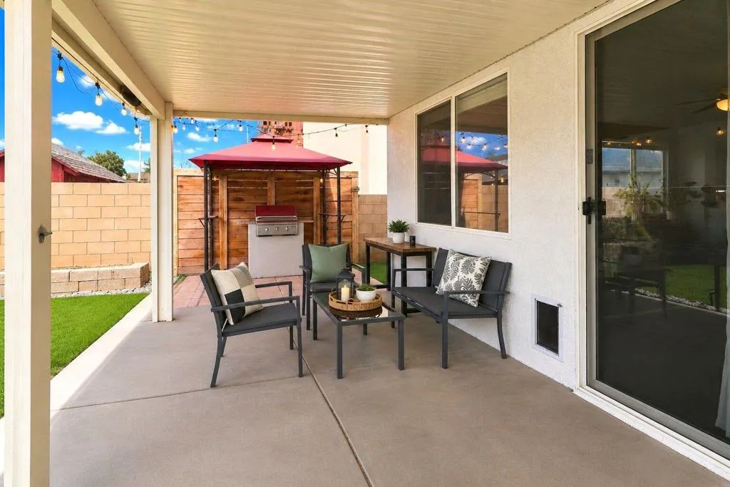 26-web-or-mls-10 Patio 2