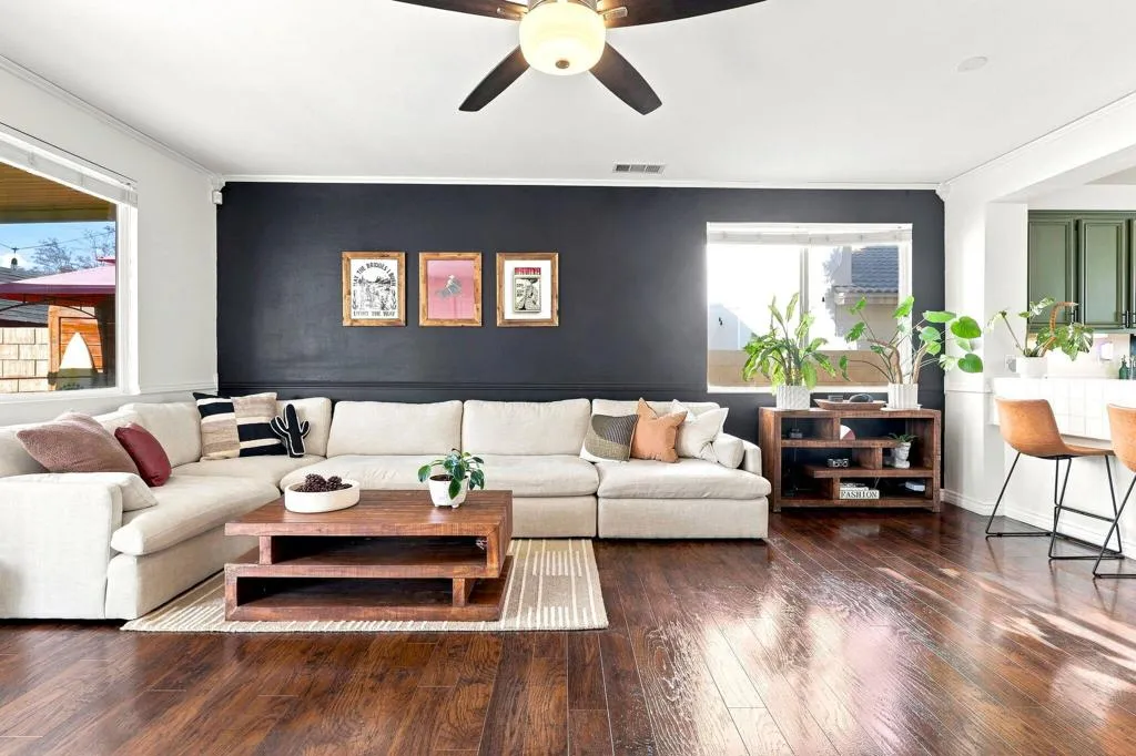 5-web-or-mls-3 Living Room 2