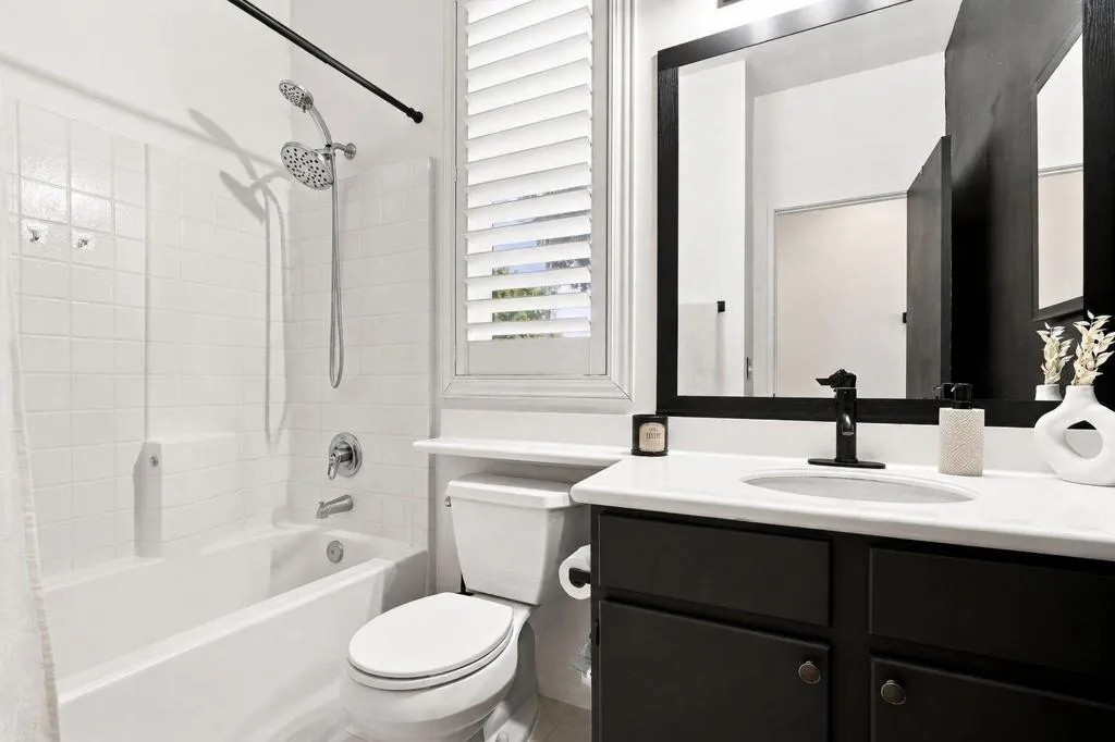 24-web-or-mls-9 Bathroom 4