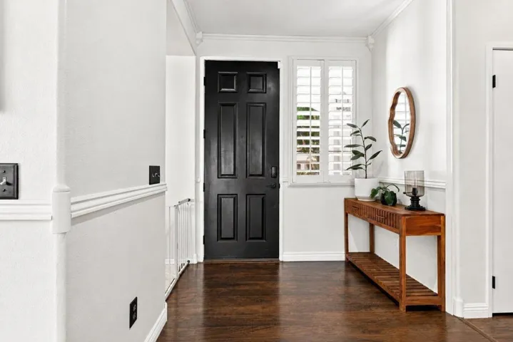 3-web-or-mls-2 Foyer 1
