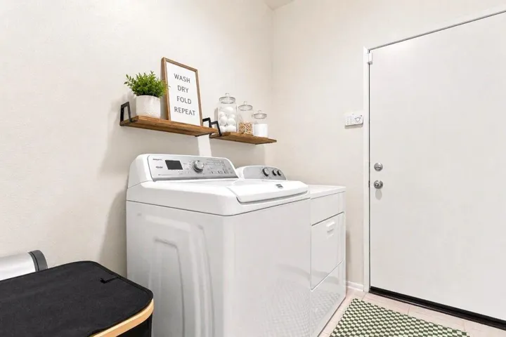 27-web-or-mls-11 Laundry Room