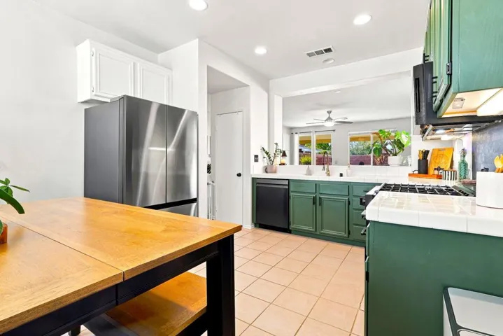 12-web-or-mls-4 Kitchen 4