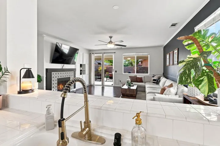13-web-or-mls-4 Kitchen 5