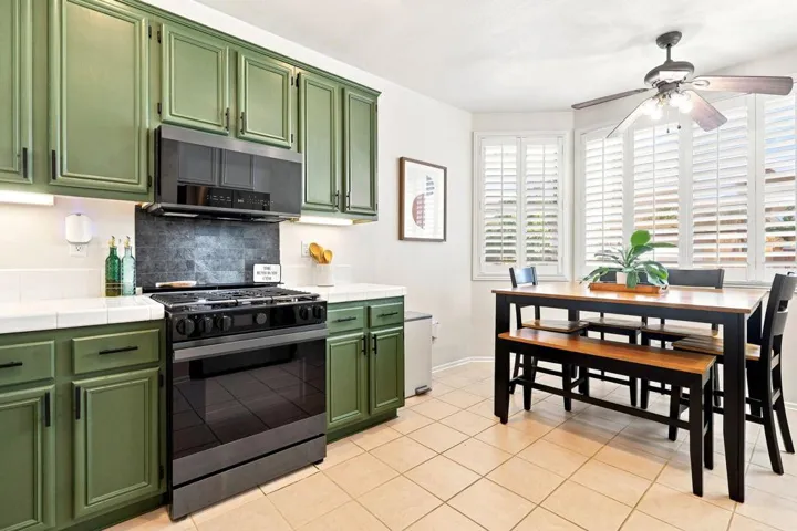11-web-or-mls-4 Kitchen 3