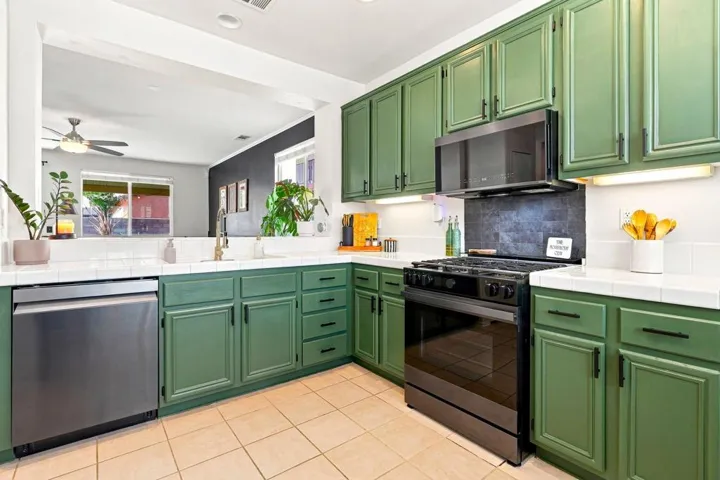 10-web-or-mls-4 Kitchen 2
