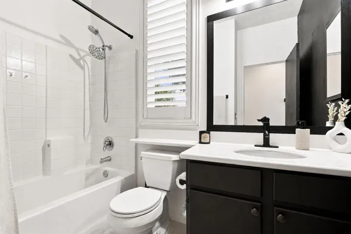 24-web-or-mls-9 Bathroom 4