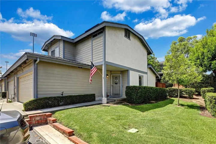 End unit - great location!