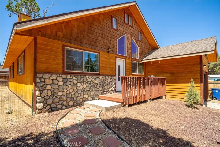 969 Hemlock, Big Bear City, California 92314 — photo 4