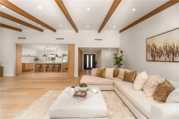24320 Bessemer, Woodland Hills, California 91367 — photo 5