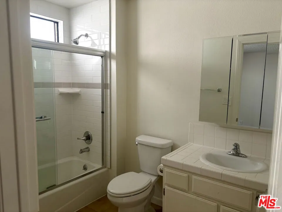 5418 Hermitage Avenue 103, Los Angeles, California 91607 — photo 5