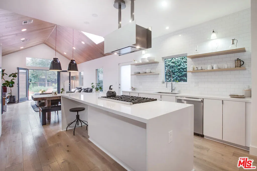 663 San Juan Avenue, Los Angeles, California 90291 — photo 5