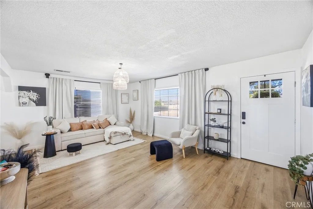 19185 Shoshonee, Apple Valley, California 92307 — photo 4