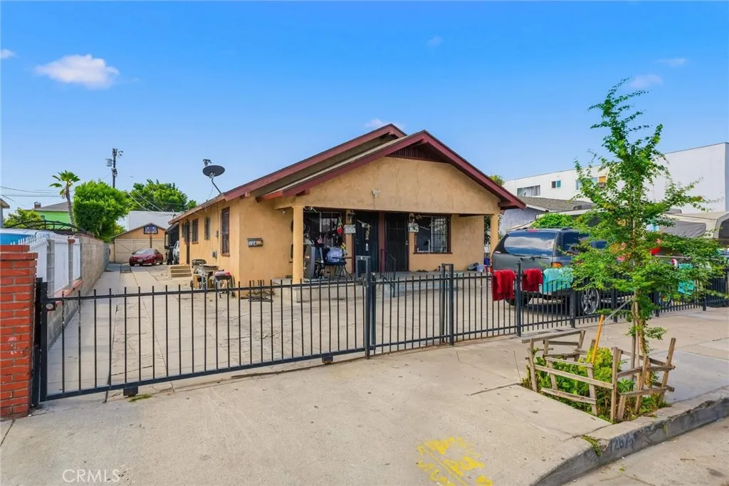 724 E 50th