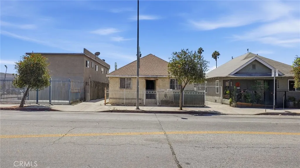 1374 E Vernon