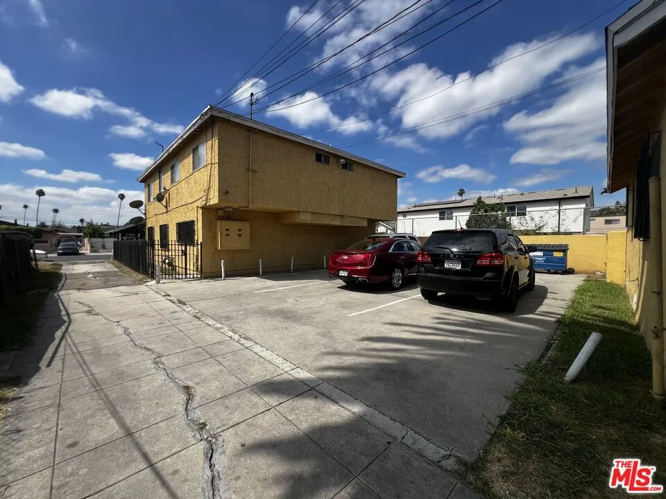 639 W 80th Street, Los Angeles, California 90044 — photo 5