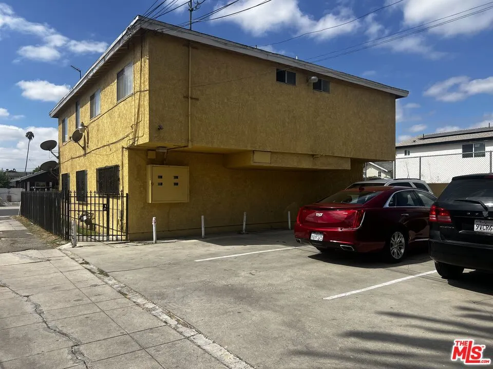 639 W 80th Street, Los Angeles, California 90044 — photo 4