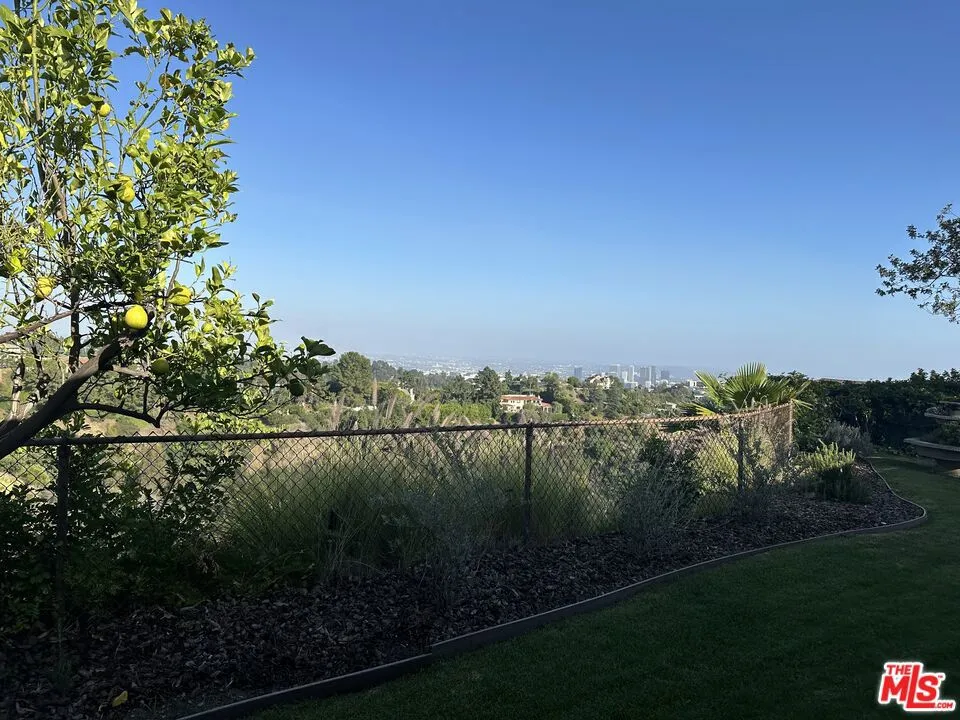 1212 Roberto Lane, Los Angeles, California 90077 — photo 5