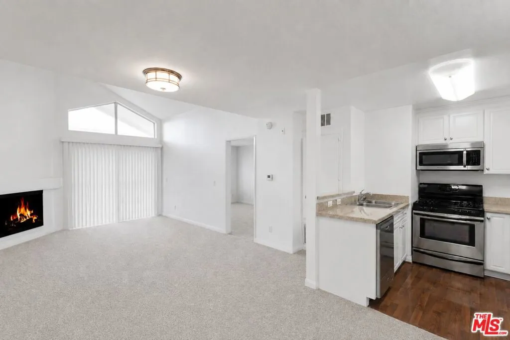 5535 Canoga Avenue 317, Woodland Hills, California 91367 — photo 4