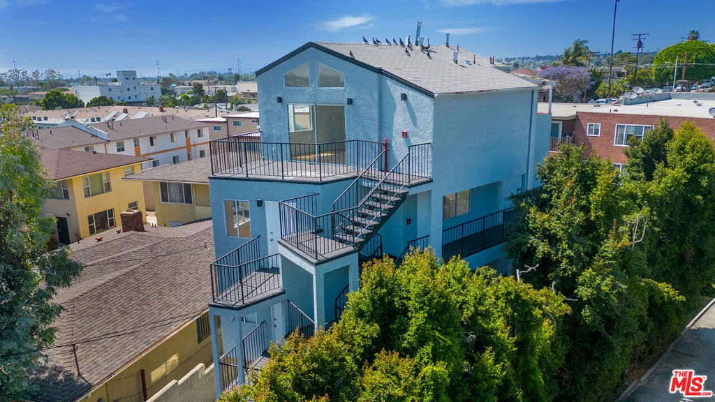 231 E Hyde Park