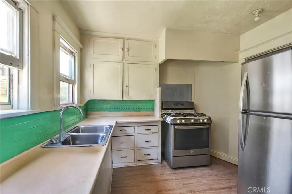 324 W 50th, Los Angeles, California 90037 — photo 5