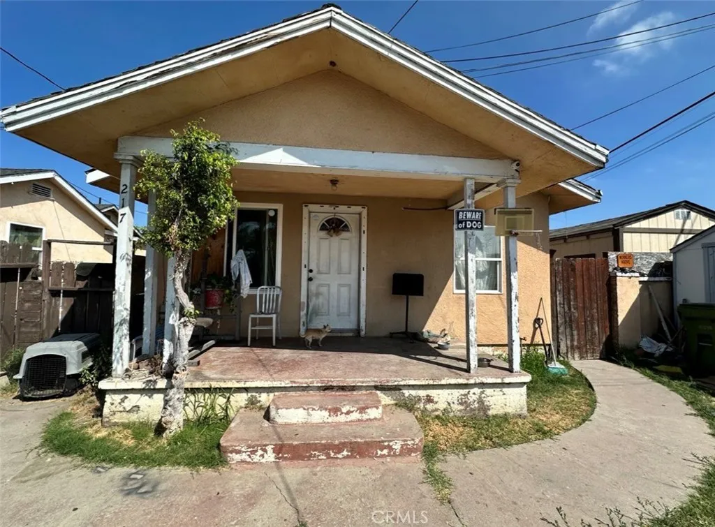 217 W Douglas