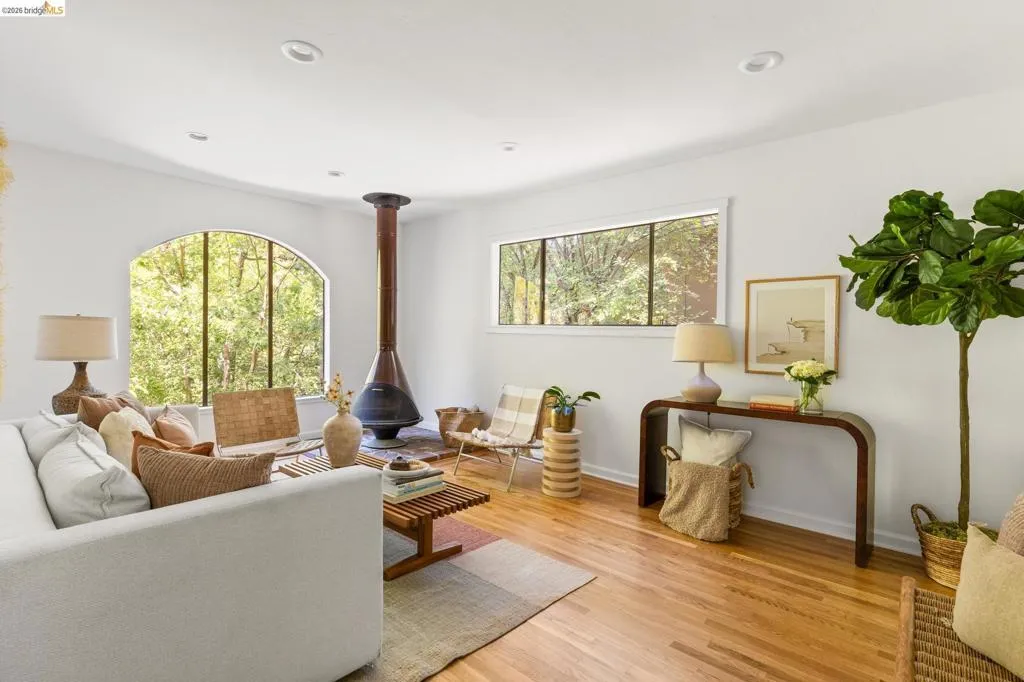 201 Beauforest Dr, Oakland, California 94611 — photo 5