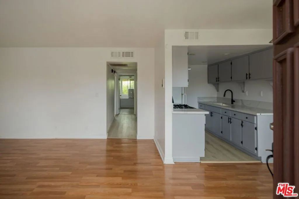 8505 Columbus Avenue 307, Los Angeles, California 91343 — photo 4