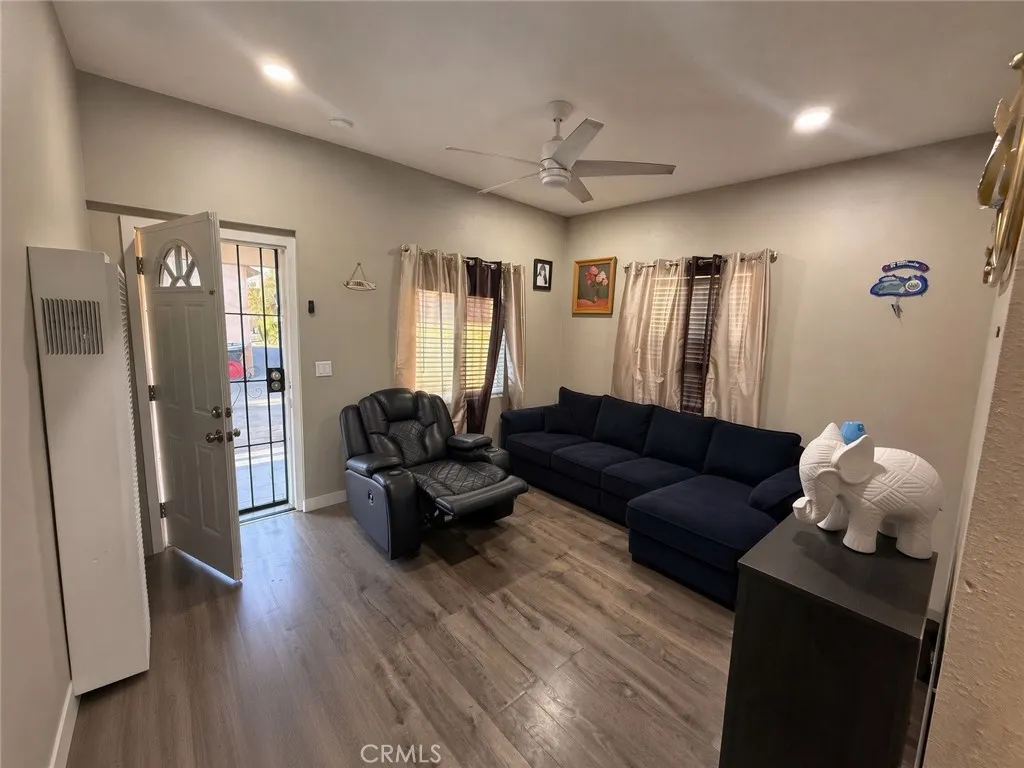 712 W 54th, Los Angeles, California 90037 — photo 4