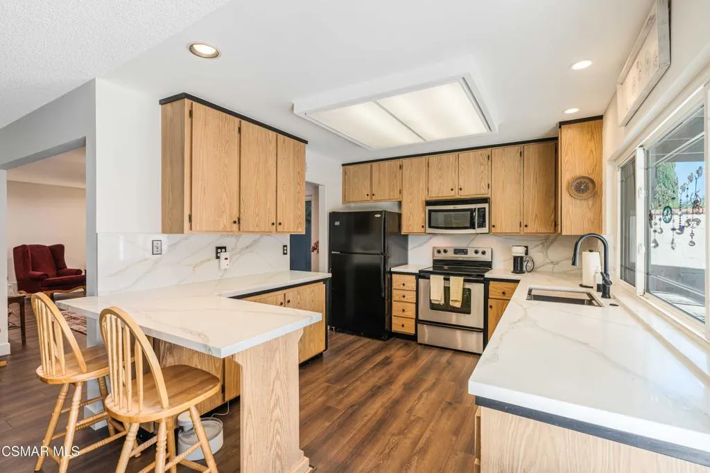3062 Barnes St-11