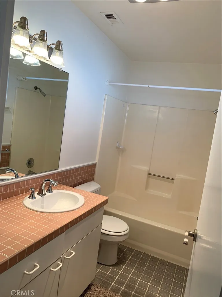 Primary bedroom en suite shower in tub