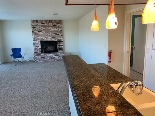 Gas insert fireplace