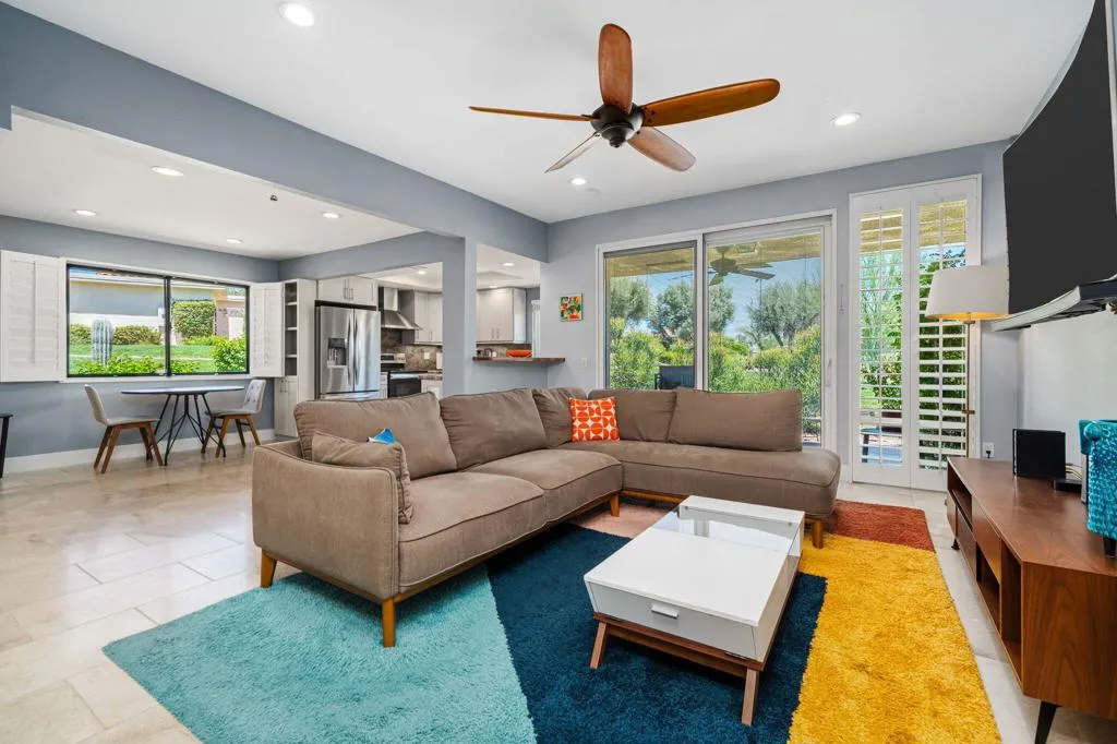 Living/Dining Area