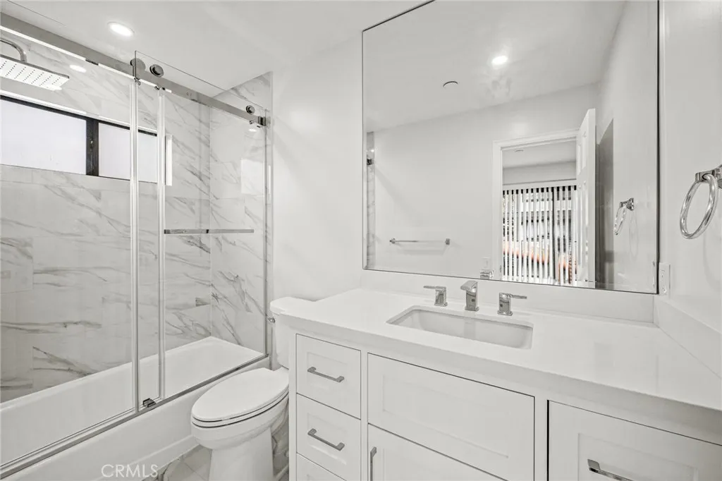En-suite bathroom Totally updated