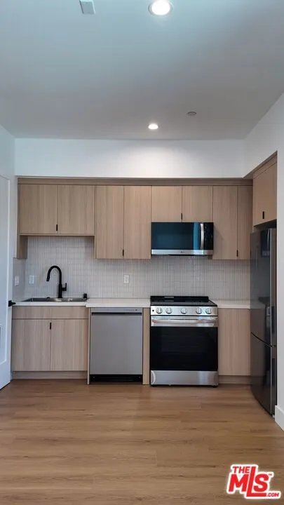 5223 W 20th Street 1/4, Los Angeles, California 90016 — photo 4