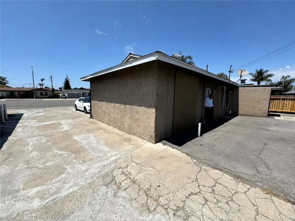 200 N Brookhurst