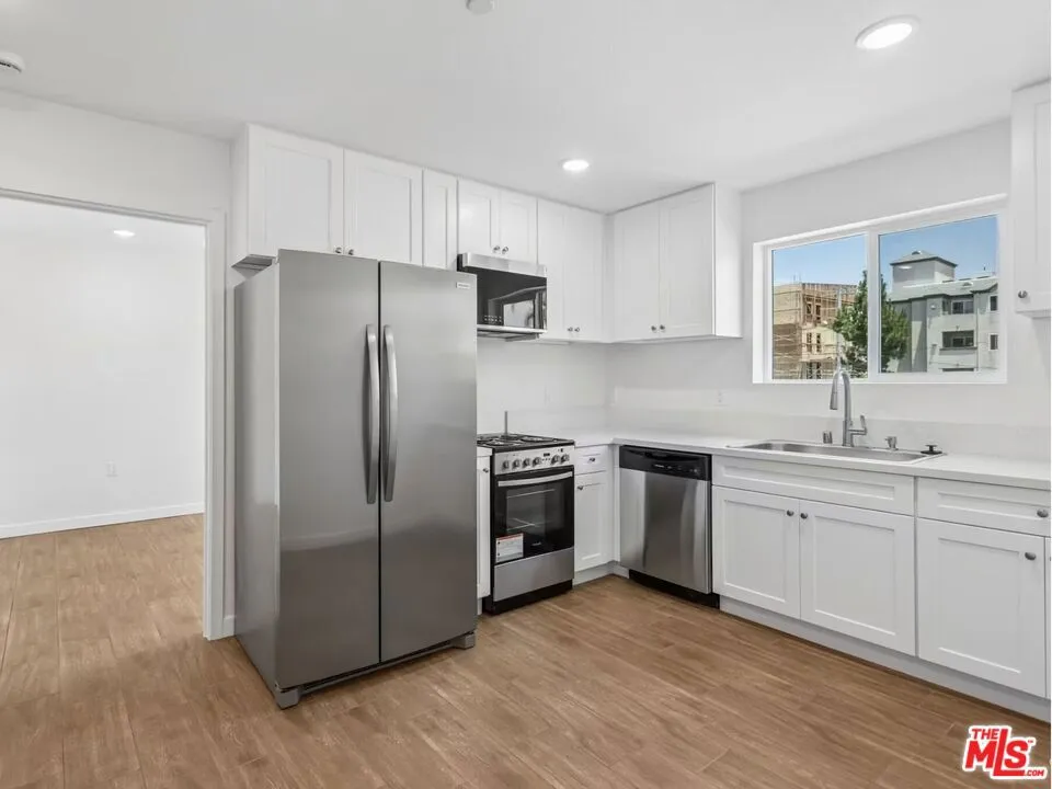 833 W 84th Street, Los Angeles, California 90044 — photo 4
