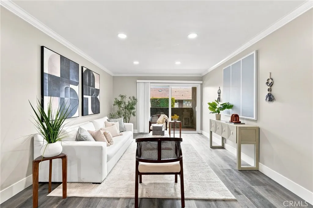 278 N Wilshire A17