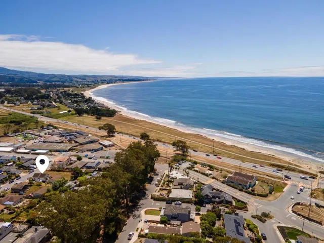 Located a short stroll from Surfers Beach, the Coastal Trail and local schools