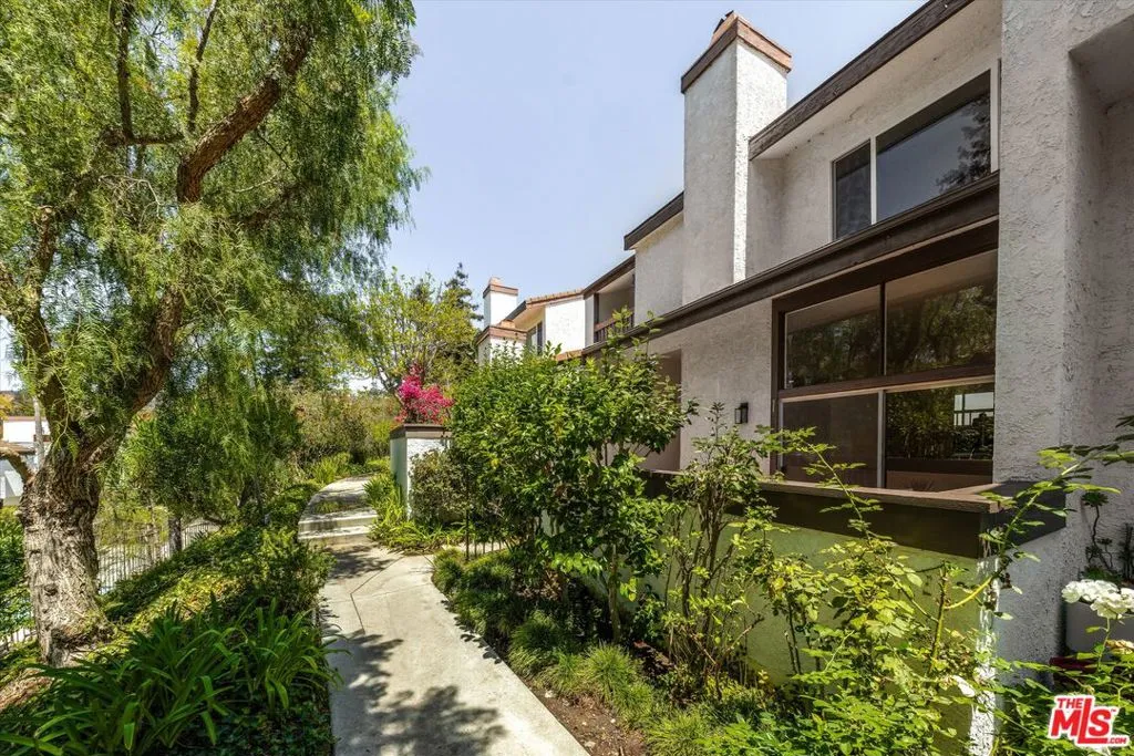 17173 Palisades Cir