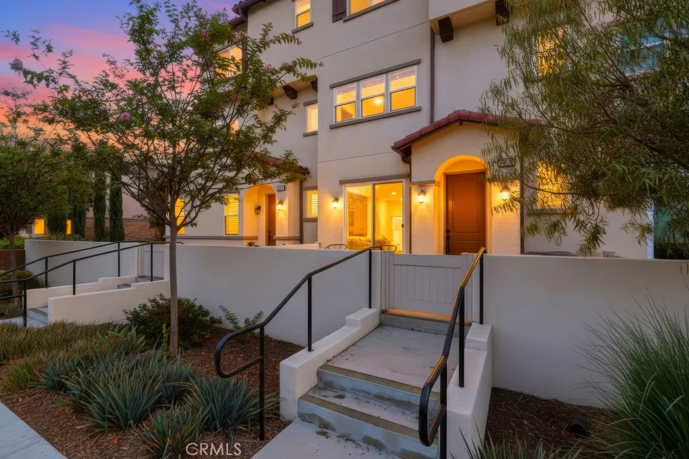 3320 W Mirano