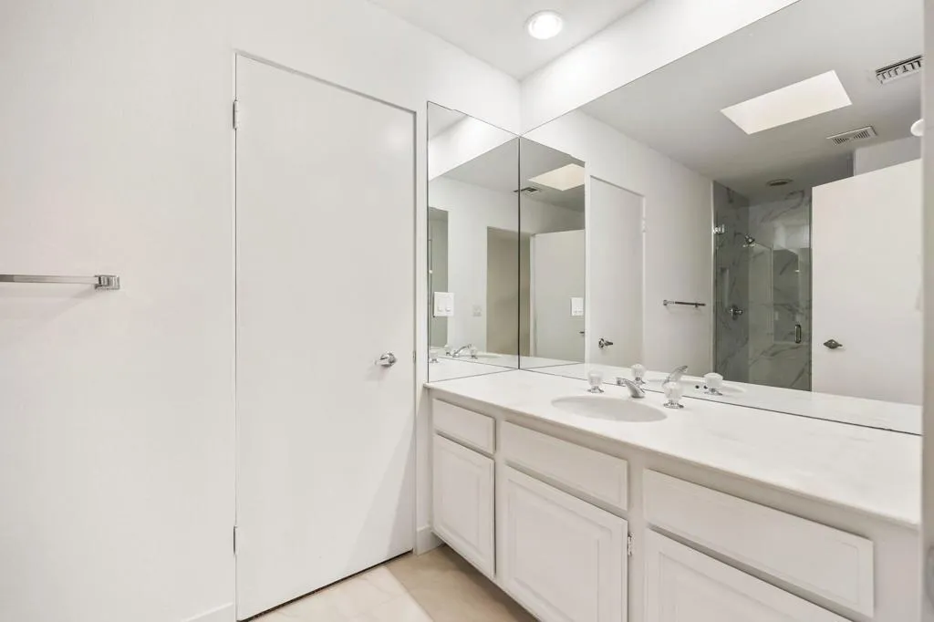 Guest Bath 1