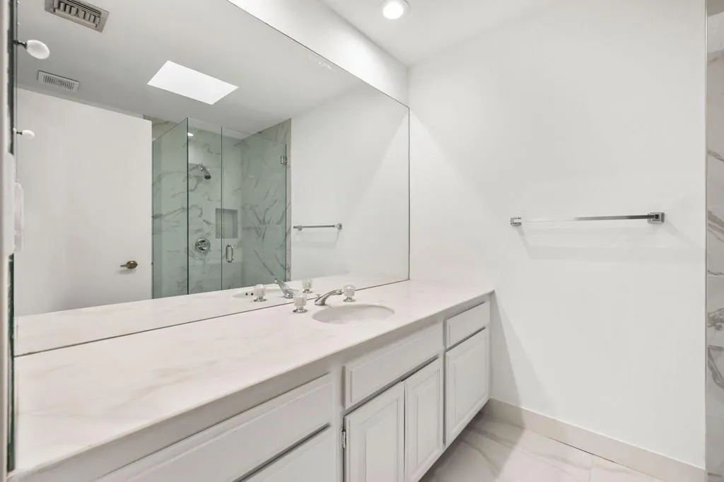 Guest Bath 2