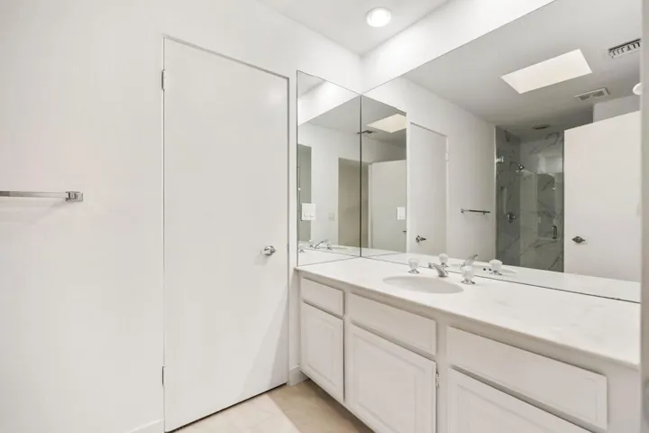 Guest Bath 1