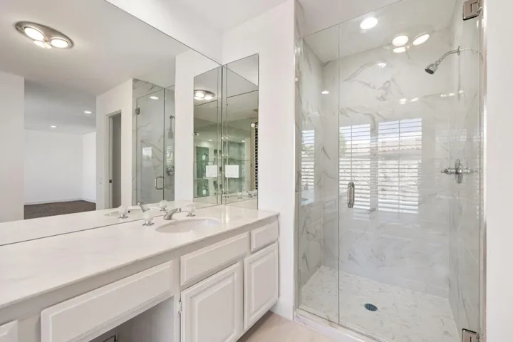 Primary Bath & Walk in Shower