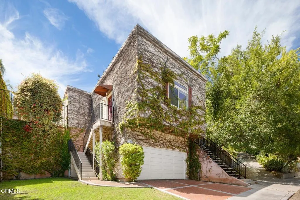 3211 Kenneth Dr