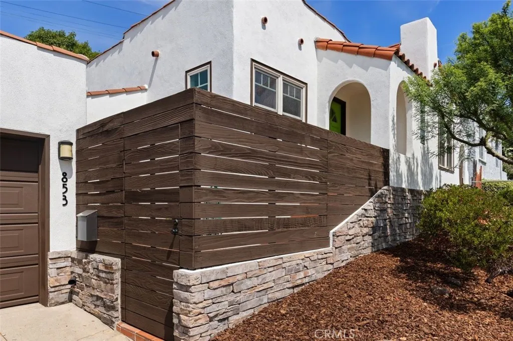 853 Banks Court Drive, Los Angeles, California 90042 — photo 4