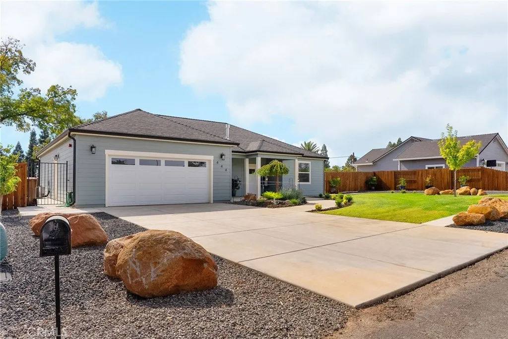 444 Apple Ln