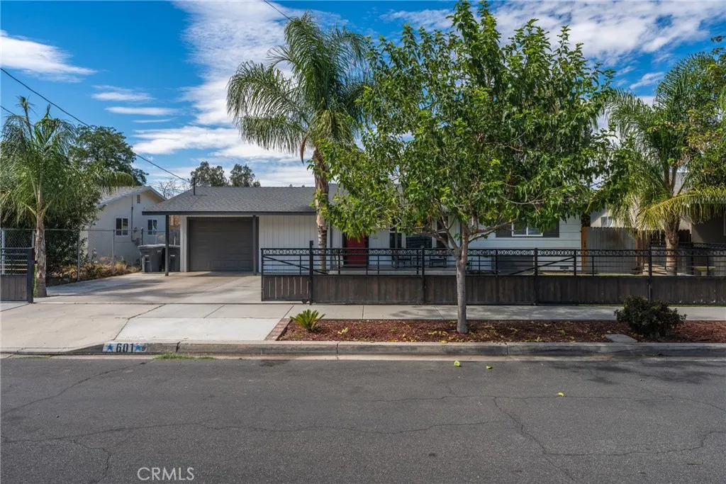 601 S Taylor