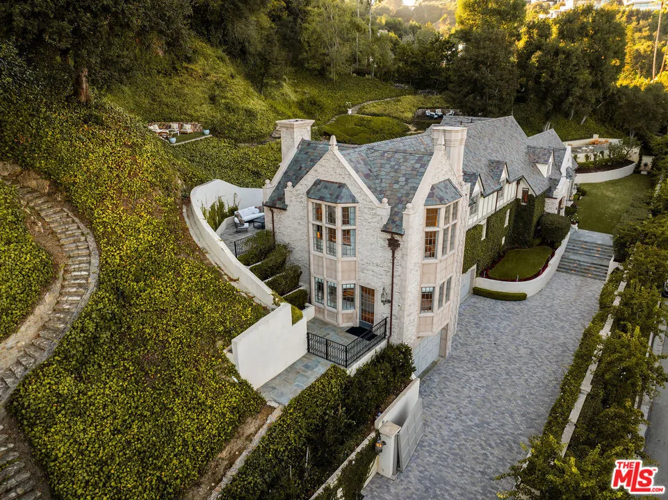 10950 Bellagio Rd