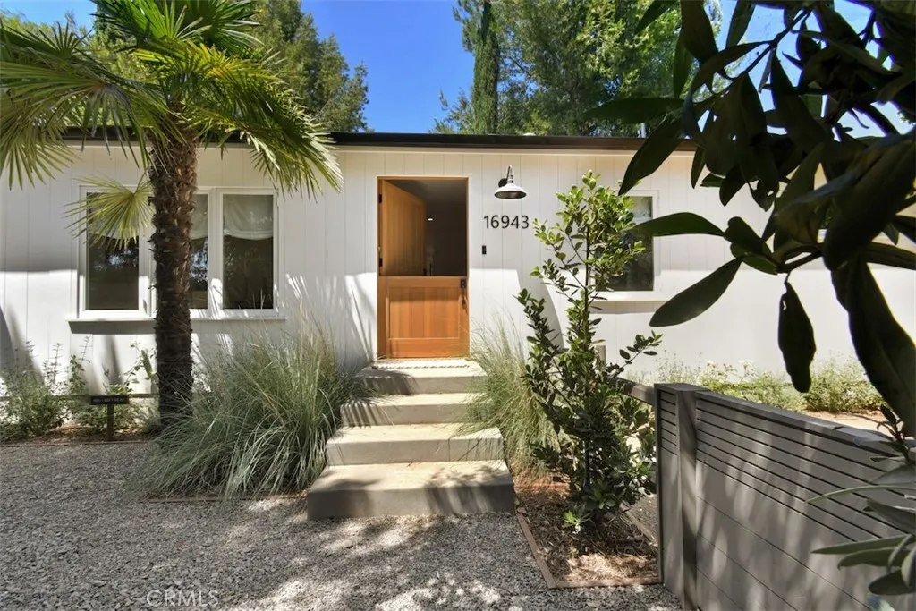 16943 Hartland